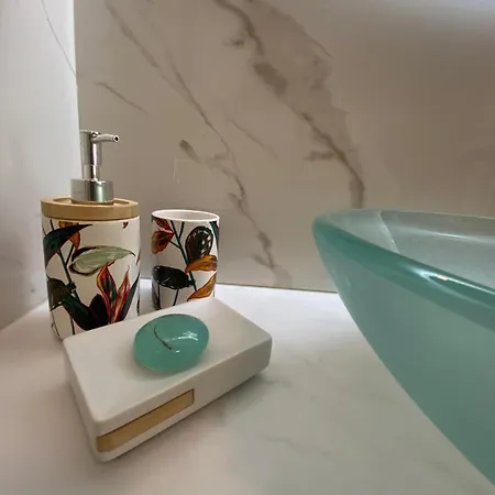 Cocon Elegant Avec Balcon Ensoleille Proche Apartment Antibes